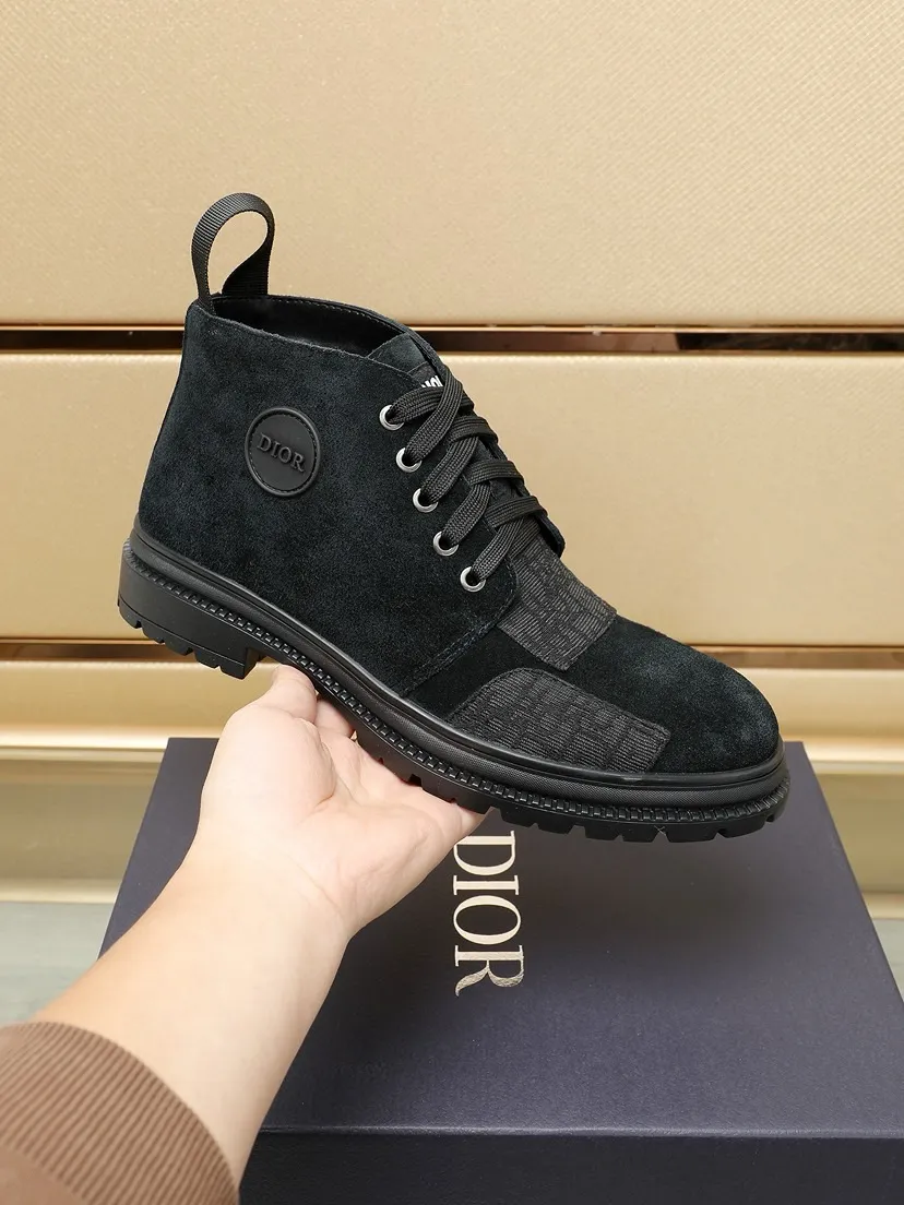 Factory P460 men's shoes💰【Dior】Dior✨ is online simultaneously👏 This casual sports shoe is a new product in the series and continues Di*r's classic style. The upper is made of original first-layer cowhide, paired with a textured outsole, and the brand's iconic details are on the side openings to enhance the style. Fashionable and versatile. Create a casual look. Size: 38-44 (45 customized)